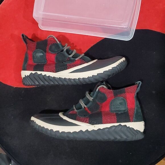 Sorel Out N About Buffalo Plaid Duck Boot in Red & Black Size 8 - Picture 6 of 13